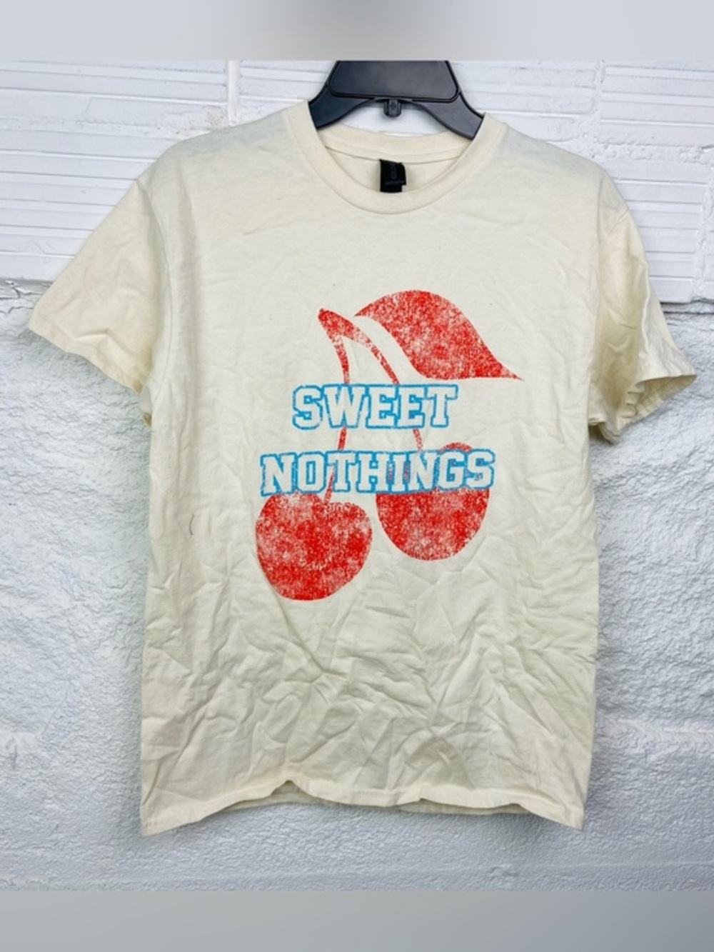 NWOT Gildan Cream Heavy Cotton cherry sweet nothings size medium